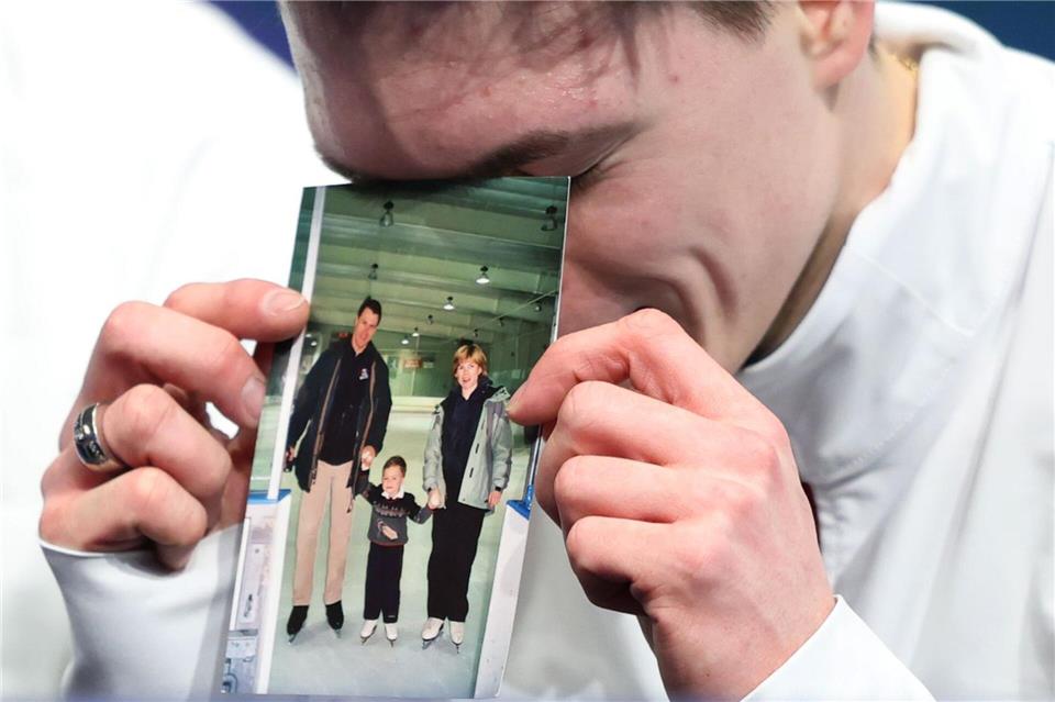Die Eltern des Eiskunstläufers kamen vor einem Jahr bei einem Flugzeugabsturz ums Leben.Li Ming/XinHua/dpa