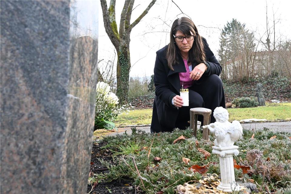 Die Eltern liegen in einem Doppelgrab. Bernd Weißbrod/dpa
