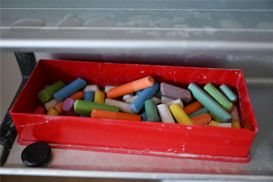 Die Eltern wollen mehr Personal für die Grundschulen. (Symbolbild)Bernd Weißbrod/dpa