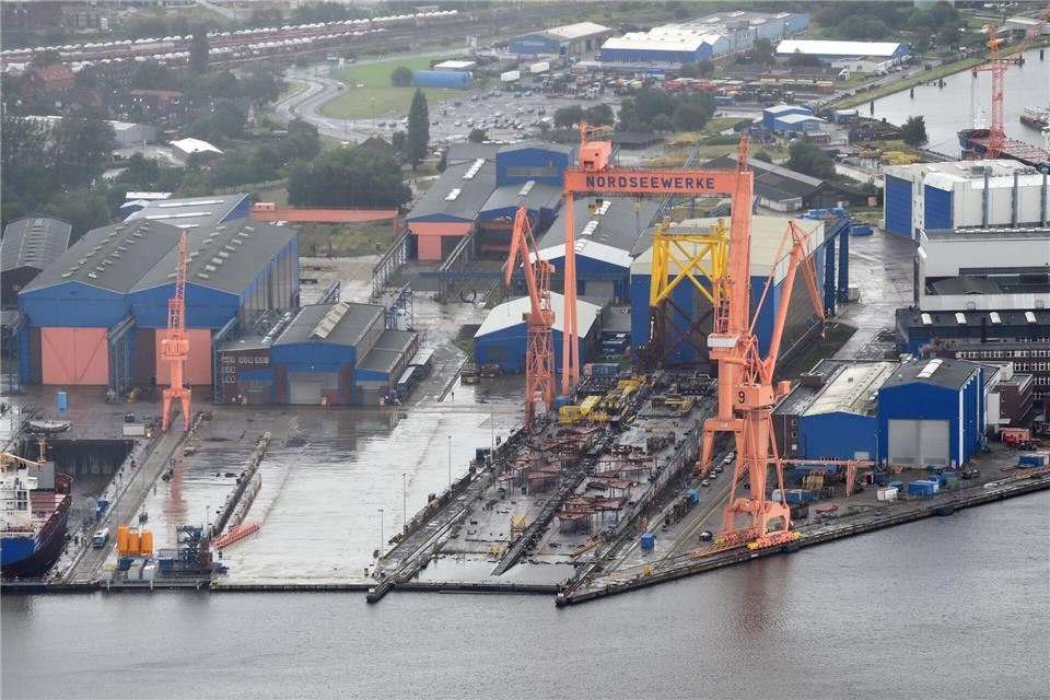 Die Emder Werft und Dock GmbH baut ihren Standort in der niedersächsischen Hafenstadt aus. (Archivbild)Carmen Jaspersen/dpa