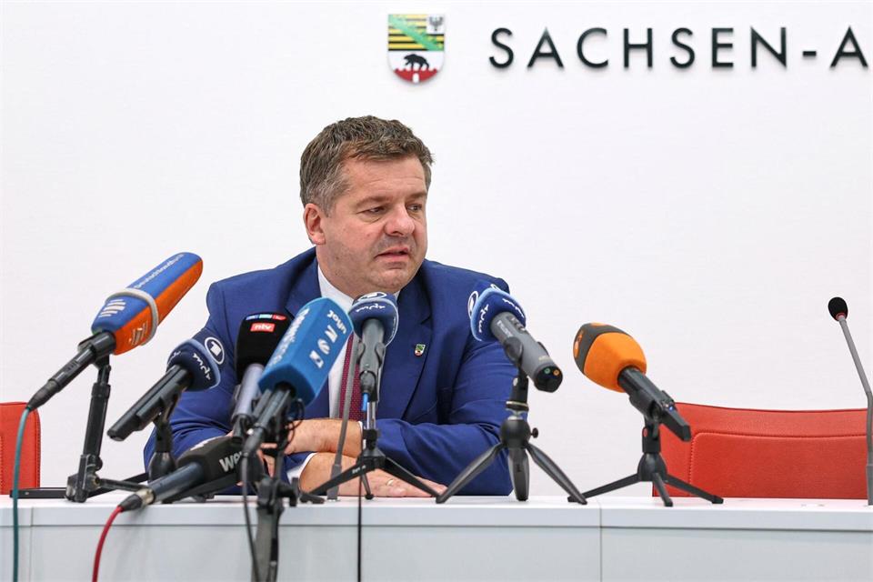 Die Empfehlung für die CDU-Abgeordneten lautet: Enthaltung bei der Wahl des Landtagspräsidenten, so Fraktionschef Sven Schulze.Jan Woitas/dpa