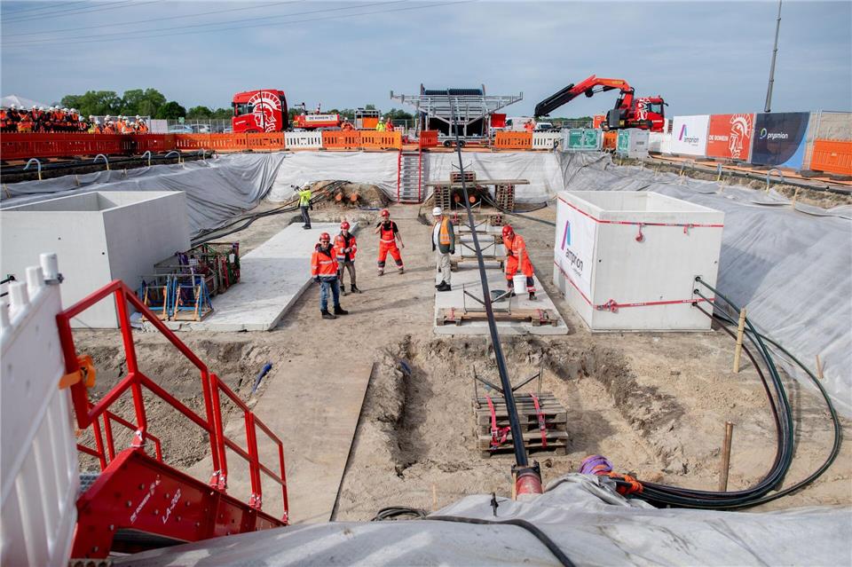 Die Energieminister besuchten während ihrer Konferenz eine Baustelle für eine Offshore-Stromkabeltrasse in Ostfriesland. Hauke-Christian Dittrich/dpa