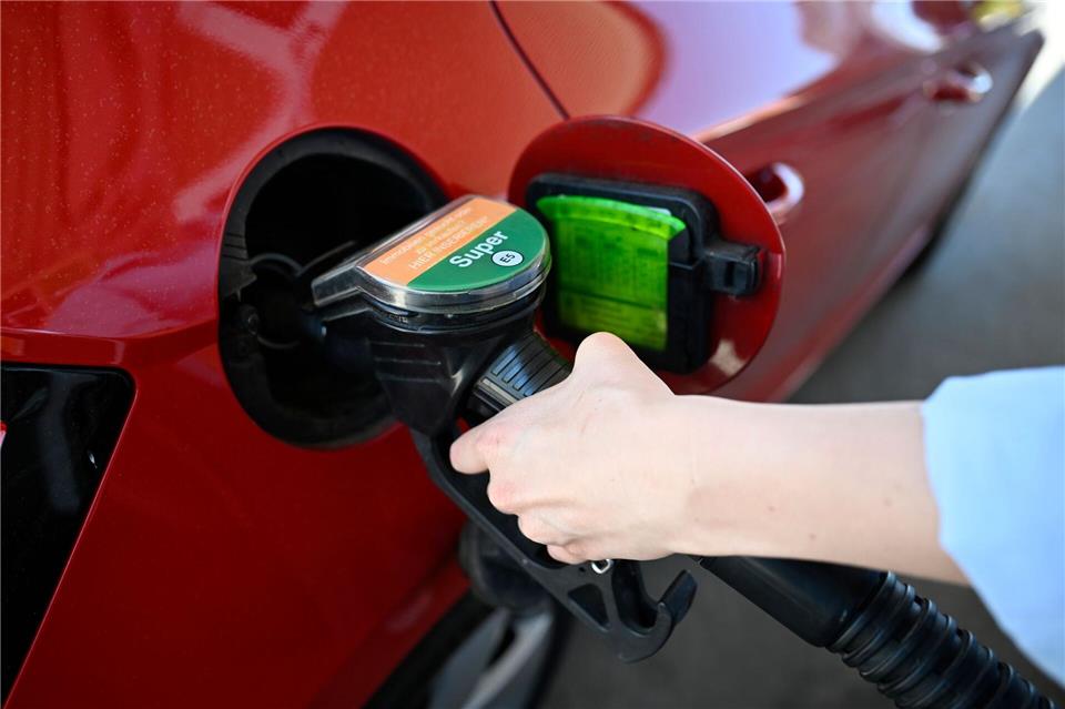 Inflationsrate steigt auf 2,2 Prozent - Lebensmittel teurer Die Energiepreise sind gesunken. (Symbolbild)Philip Dulian/dpa