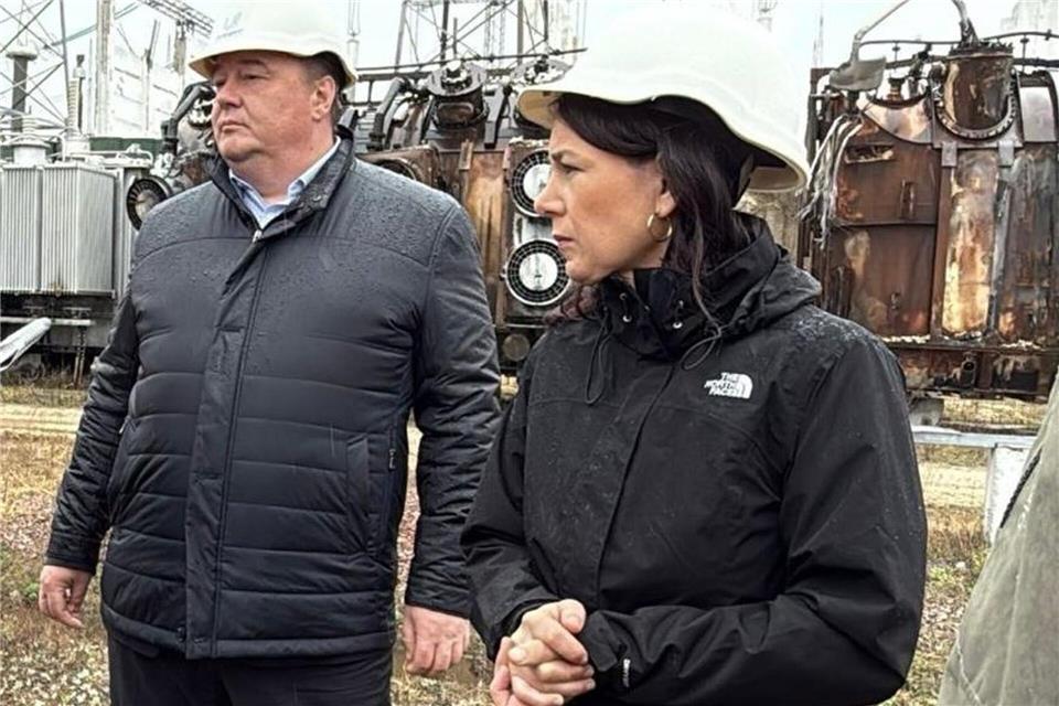 Baerbock verlangt von Putin Waffenruhe ohne Vorbedingungen Die Energieversorgung der Ukraine ist durch viele russische Treffer beschädigt worden.J�rg Blank/dpa
