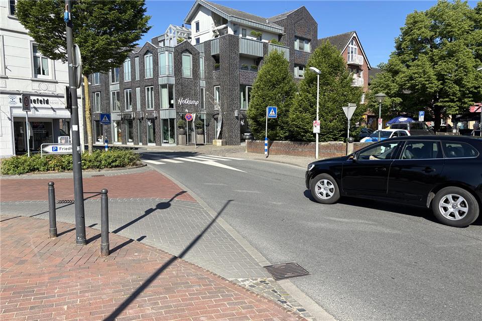 Die Engstelle der Weseler Straße im Bereich des Froschbrunnenplatzes ist ein Bereich, der umgestaltet werden könnte. Dazu gibt es Gespräche zwischen der Kommune und dem Landesbetrieb Straßenbau.