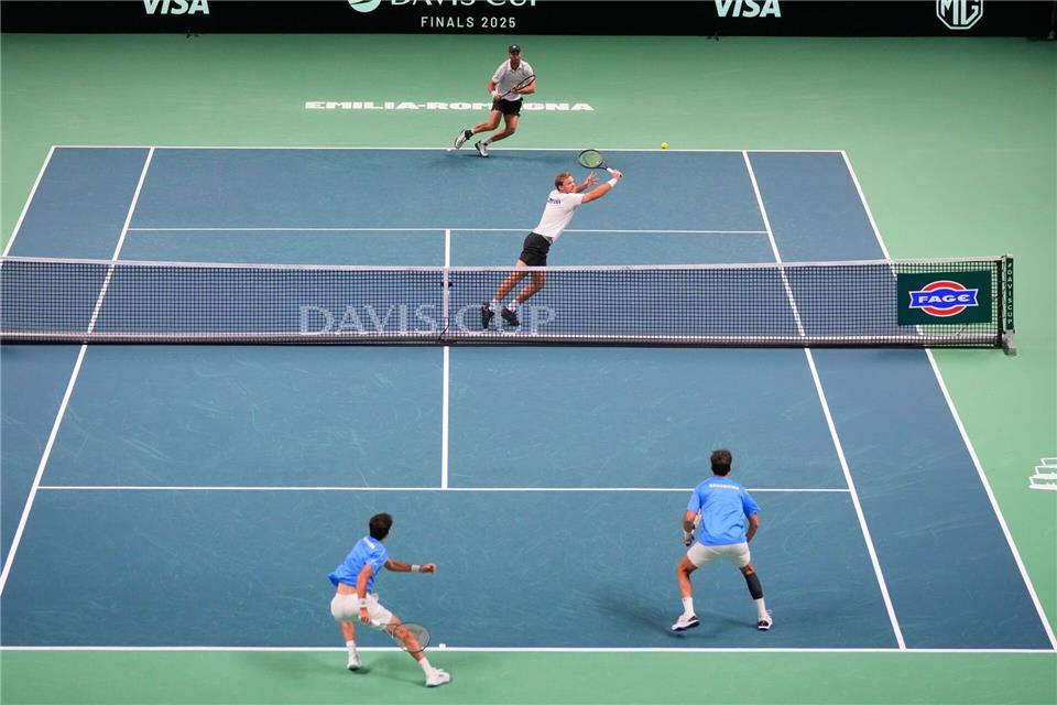 Die Entscheidung fiel erst im Doppel.Luca Bruno/AP/dpa