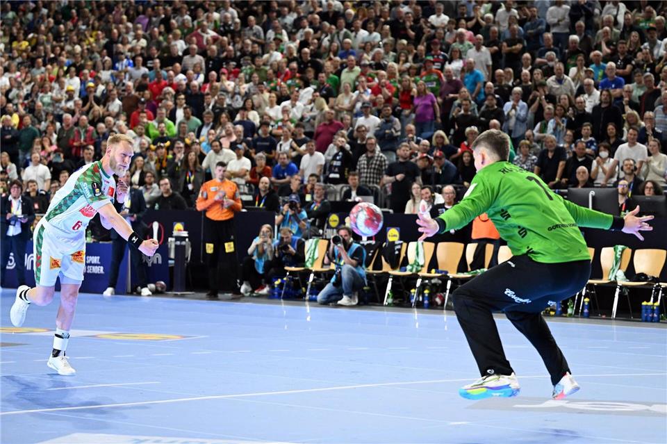 Die Entscheidung im Halbfinale zwischen Magdeburg und dem BHC fiel erst im Siebenmeterwerfen.Federico Gambarini/dpa