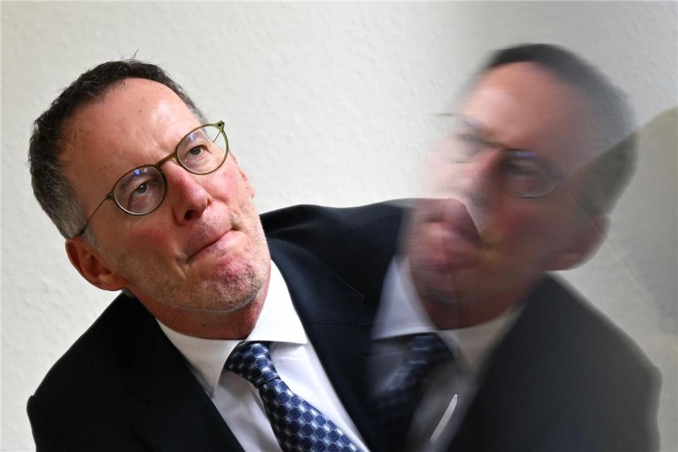 „Die Entwicklung bei solchen Taten ist ein ernstzunehmendes Signal und zeigt, dass wir diese weiterhin aufmerksam im Blick behalten müssen“, sagt Innenminister Ebling. (Archivfoto)Arne Dedert/dpa