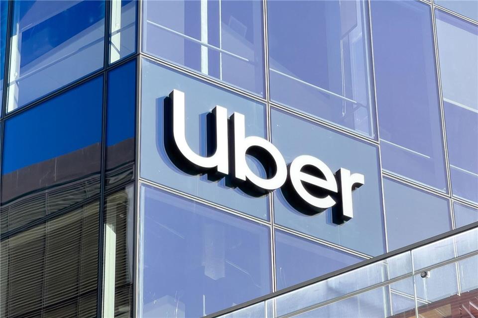 Uber plant mit 100.000 Robotaxis - Deal mit Nvidia  Die Entwicklung eigener Technologie zum autonomen Fahren hatte Uber schon vor Jahren aufgegeben. (Archivbild)Andrej Sokolow/dpa