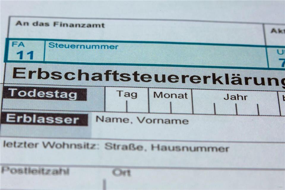 Die Erbschaftssteuer droht mal wieder zum Zankapfel zu werden. (Illustration)Jens Büttner/dpa