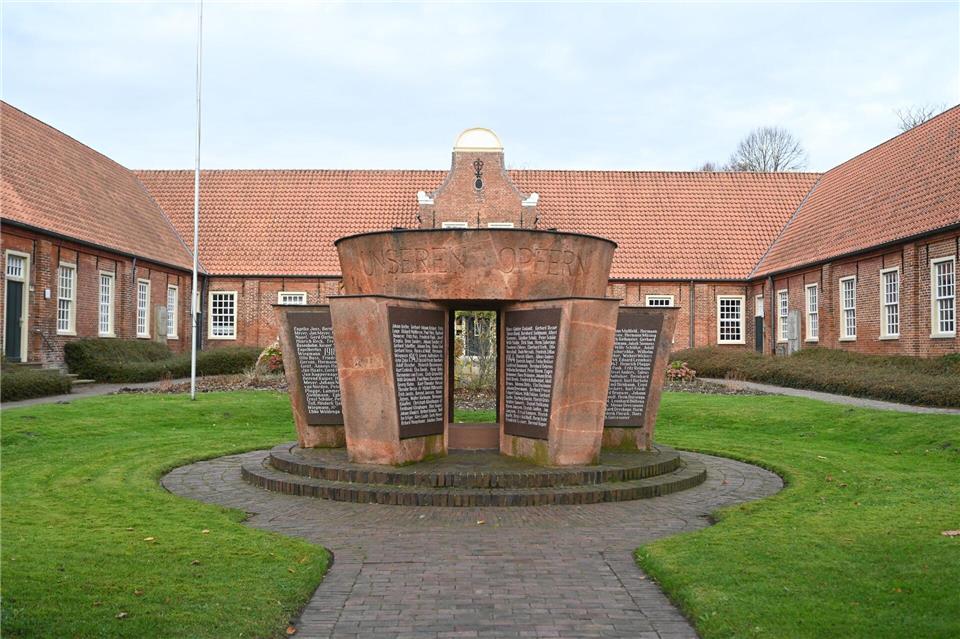 Die Erkenntnis sorgte für Aufsehen, denn der Name des SS-Mannes steht auf einem Ehrenmal für die Opfer von Krieg und Gewalt. (Archivbild)Lars Penning/dpa