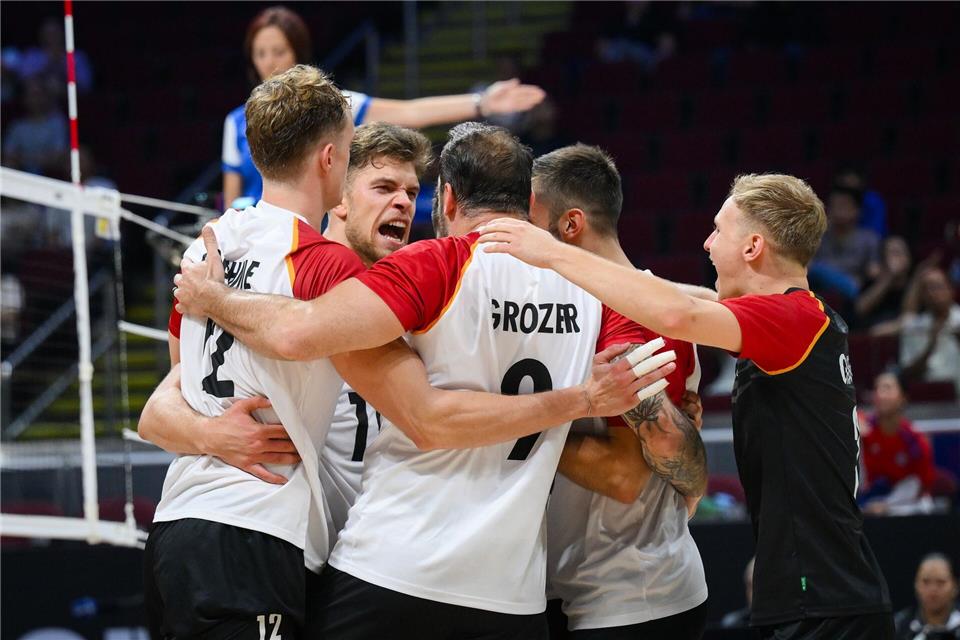 Die Erleichterung beim deutschen Team war groß.volleyballworld/dpa