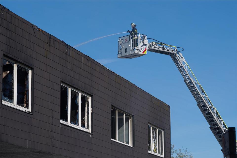 Die Ermittler gehen davon aus, dass das Feuer vorsätzlich gelegt wurde.Bernd Thissen/dpa