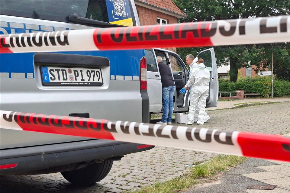 Die Ermittler sind jetzt damit beschäftigt, weitere umfangreiche Tatortaufnahmen und -vermessungen durchzuführen.Kai Moorschlatt/dpa