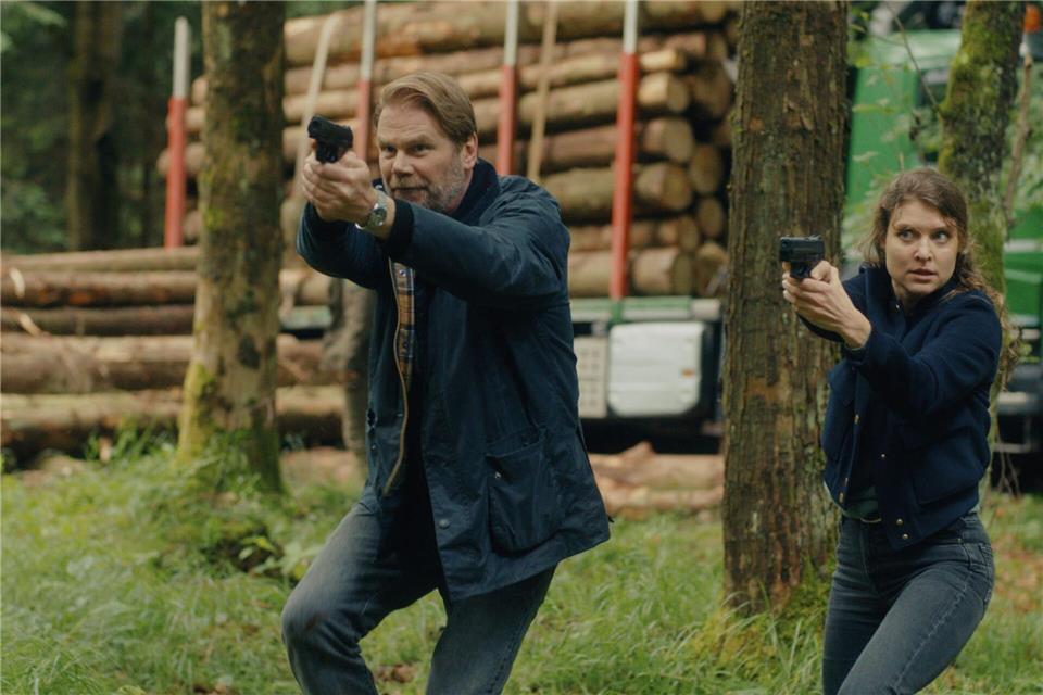 Die Ermittler stellen im Wald einen Holzdieb. Armin Dierolf/ZDF/dpa