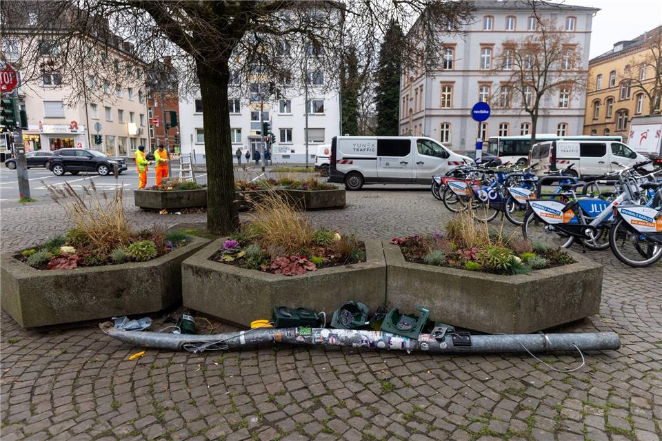 Die Ermittler vermuten eine psychische Erkrankung bei dem Autofahrer. Christian Lademann/dpa