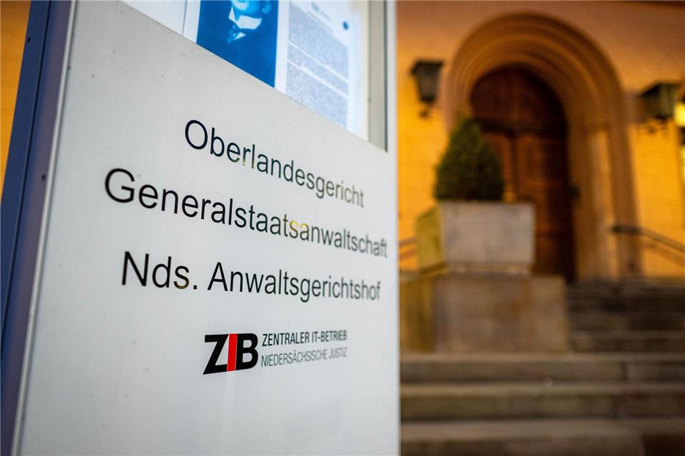 Die Ermittlungen der Generalstaatsanwaltschaft Celle und des LKA Niedersachsen richten sich gegen Beschuldigte im Alter von 32 bis 57 Jahren. (Archivbild)Sina Schuldt/dpa