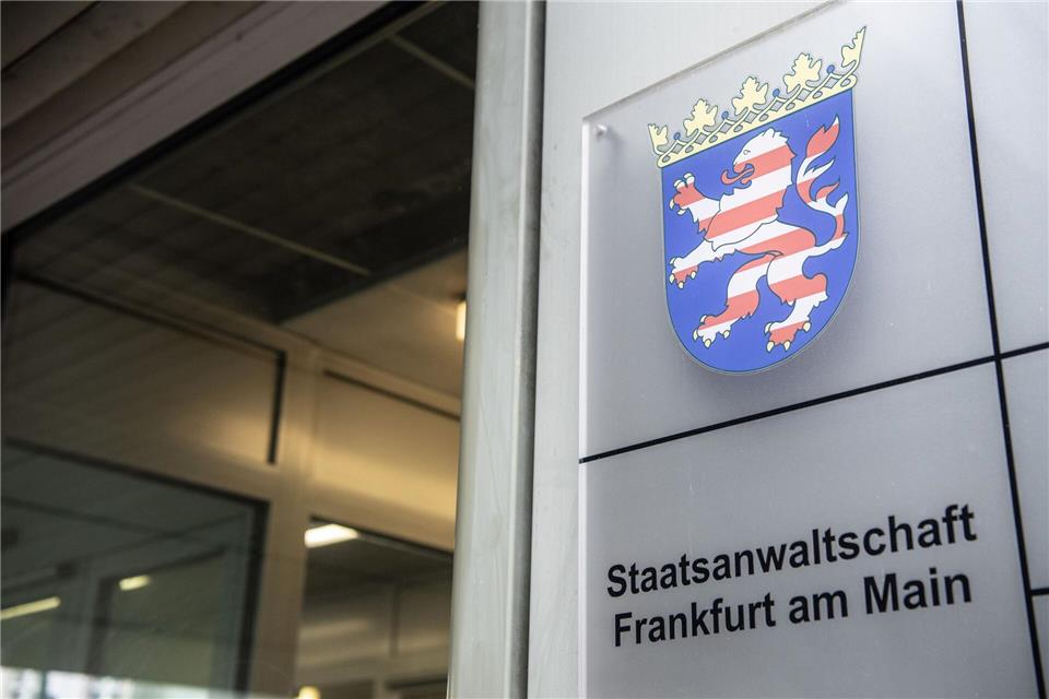 Die Ermittlungen nach den schweren Ausschreitungen beim Bundesliga-Spiel zwischen Eintracht Frankfurt und dem VfB Stuttgart im November 2023 dauern an. (Symbolbild) Boris Roessler/dpa