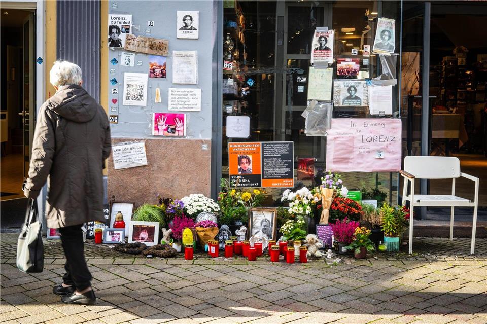 Die Ermittlungen nach den tödlichen Schüssen in Oldenburg sind beendet - Trauer, Anteilnahme und Fragen bleiben.Sina Schuldt/dpa