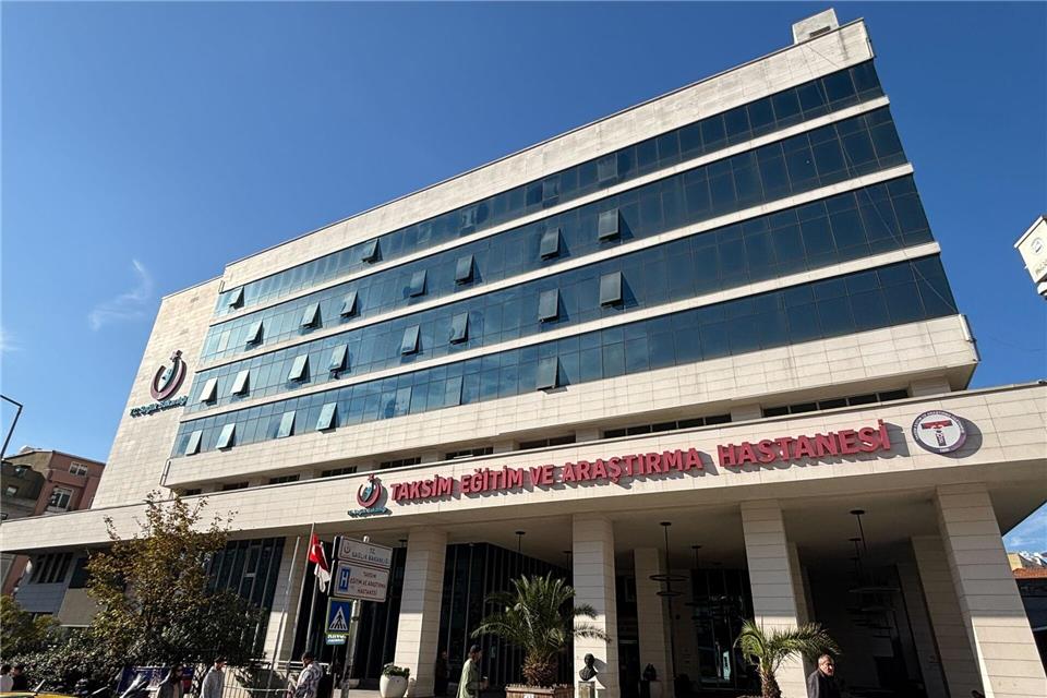 Die Ermittlungen über die Ursache für die Todesfälle halten an.Mirjam Schmitt/dpa