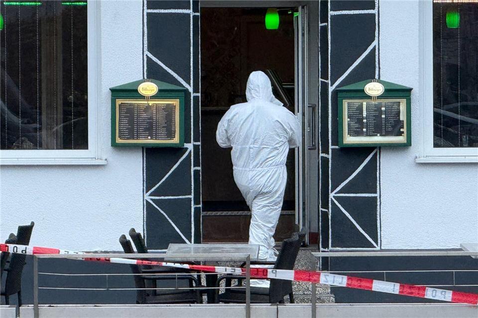 Die Ermittlungen vor Ort laufen.Mike Seeboth/dpa