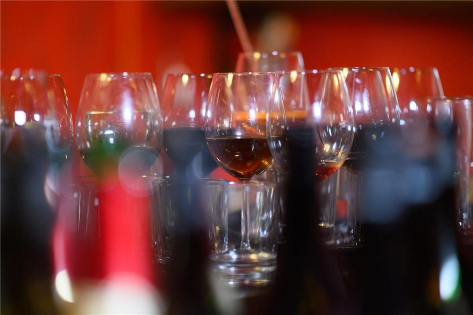 Die Ermittlungen zu dem Vorfall dauern an. (Symbolbild)Robert Michael/dpa