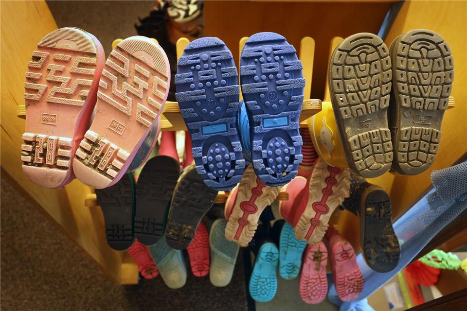 Die Ermittlungen zu einer Kita in Unterfranken, in der Kinder misshandelt worden sein sollen, wurden eingestellt. (Symbolbild)Karl-Josef Hildenbrand/dpa