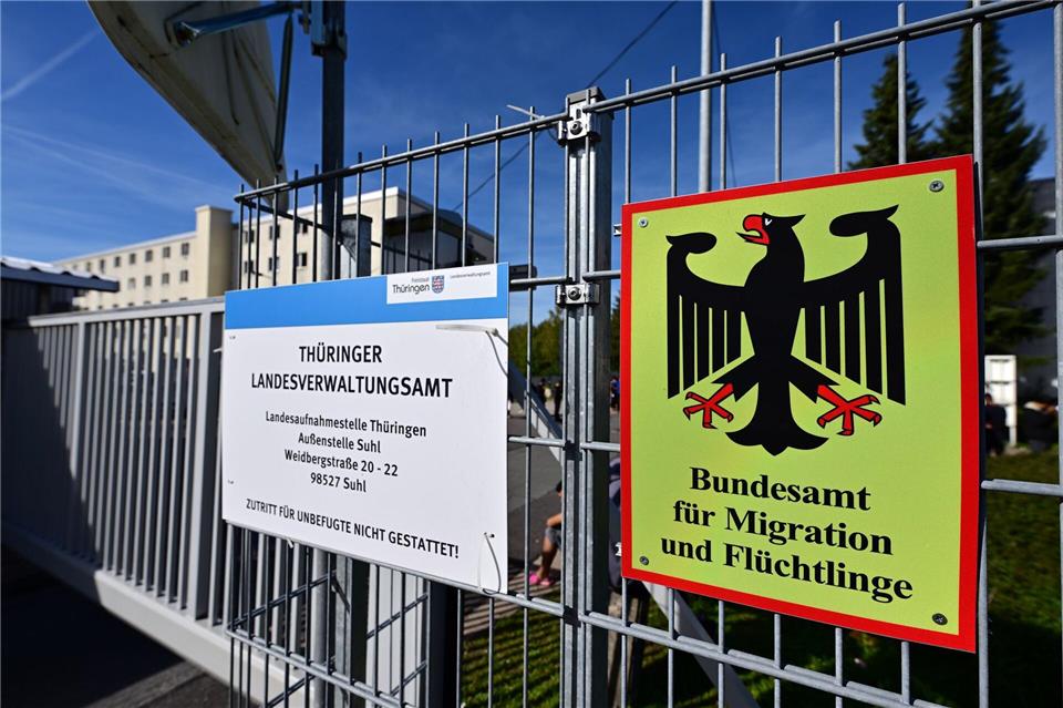 Die Erstaufnahmeeinrichtung in Suhl soll leer gezogen werden. (Archivbild)Martin Schutt/dpa