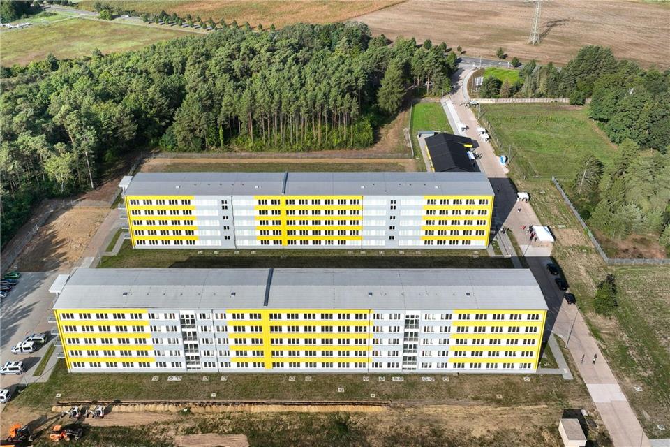 Die Erstaufnahmeeinrichtung wurde im vergangenen Jahr zunächst teilweise in Betrieb genommen. (Archivbild)Heiko Rebsch/dpa