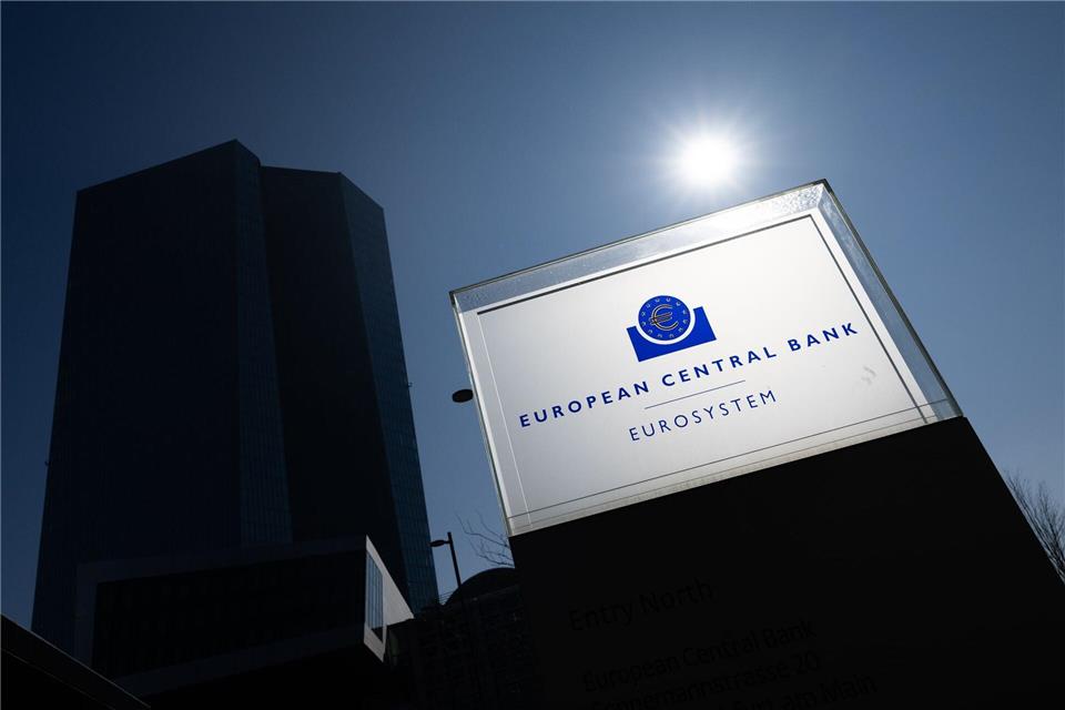 Die Euro-Währungshüter der EZB blicken regelmäßig auf Konjunktur und Inflation im Währungsraum. (Archivbild)Boris Roessler/dpa