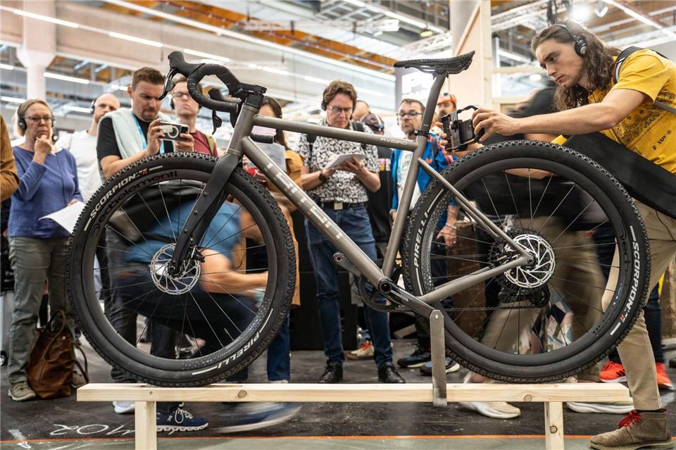 Die Eurobike ist gerade für Bike-Nerds ein interessanter Ort. (Archivbild)Frank Rumpenhorst/dpa