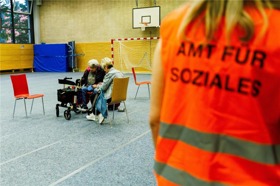 Die Evakuierung rund um den Fundort einer Bombe in Spandau hat begonnen. Für Anwohner gibt es Notunterkünfte. Carsten Koall/dpa