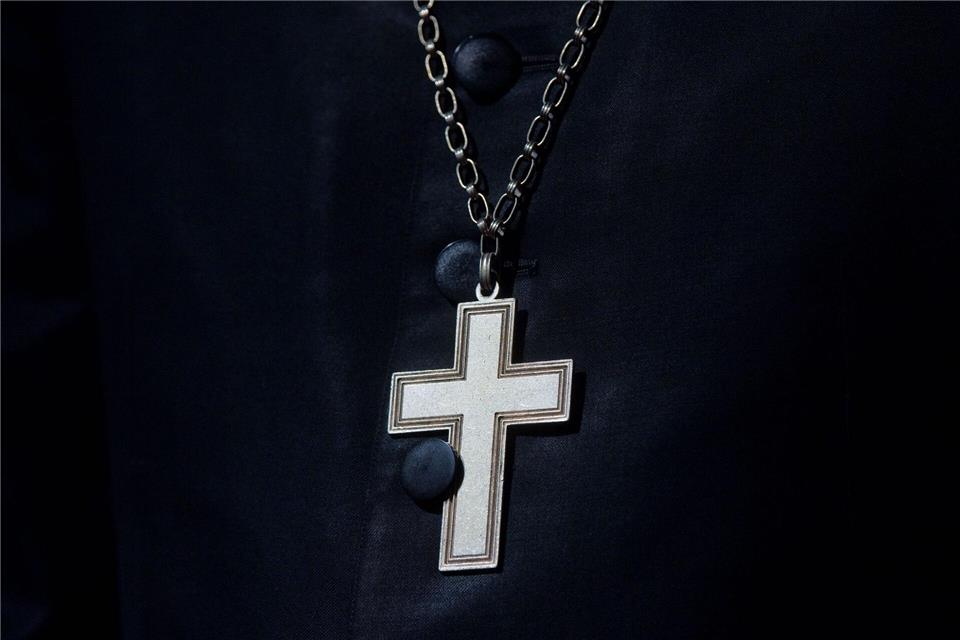 Die Evangelische Kirche in Deutschland würdigt den Einsatz vieler Menschen für Geflüchtete - zehn Jahre nach Merkels Satz „Wir schaffen das“. (Symbolbild)Julian Stratenschulte/dpa