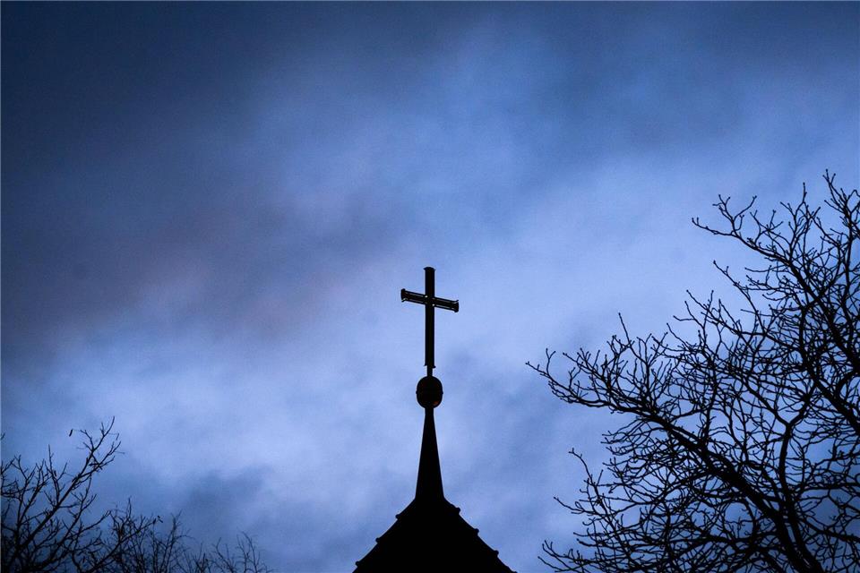 Die Evangelischen Landeskirchen in Westfalen und im Rheinland bieten jetzt Opfern von sexualisierter Gewalt eine neue externe Anlaufstelle an. (Archivbild)Julian Stratenschulte/dpa