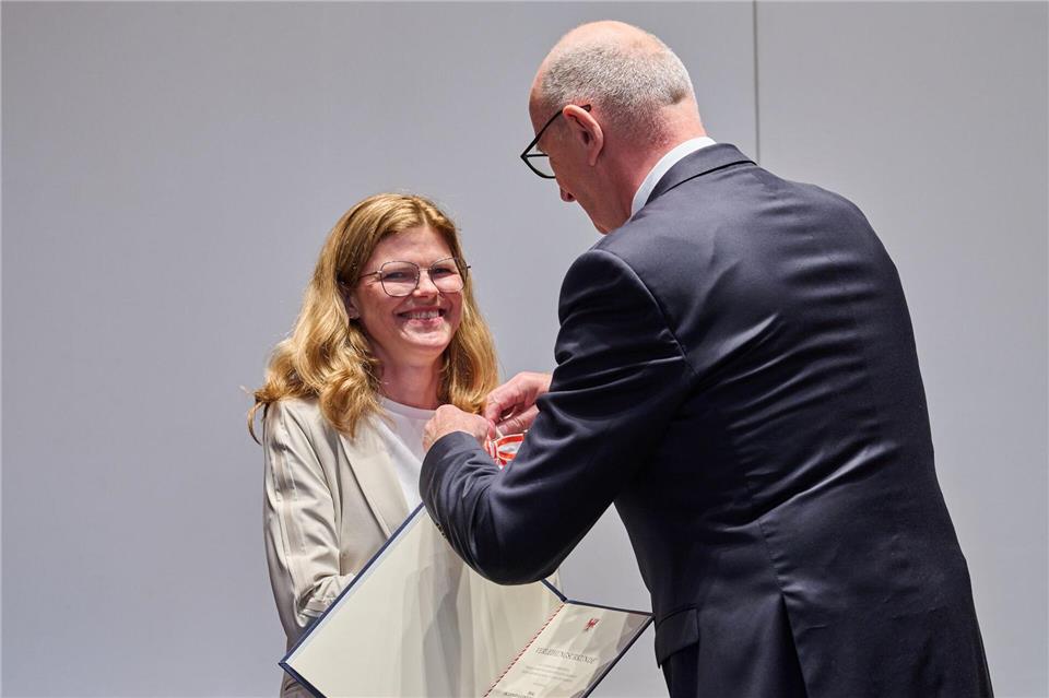 Die Ex-Vorständin bei der Deutschen Bahn, Daniela Gerd tom Markotten, erhielt im Juni den Verdienstorden des Landes Brandenburg. Ab August wird sie Geschäftsführerin am Hasso-Plattner-Institut. (Archivbild)Annette Riedl/dpa