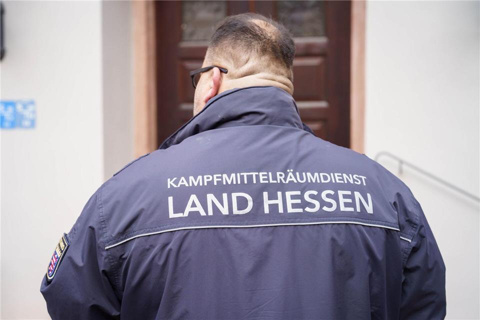 Die Experten des Kampfmittelräumdienstes sollen die bei Gelnhausen gefundene Weltkriegsbombe entschärfen. (Archivbild)Frank Rumpenhorst/dpa