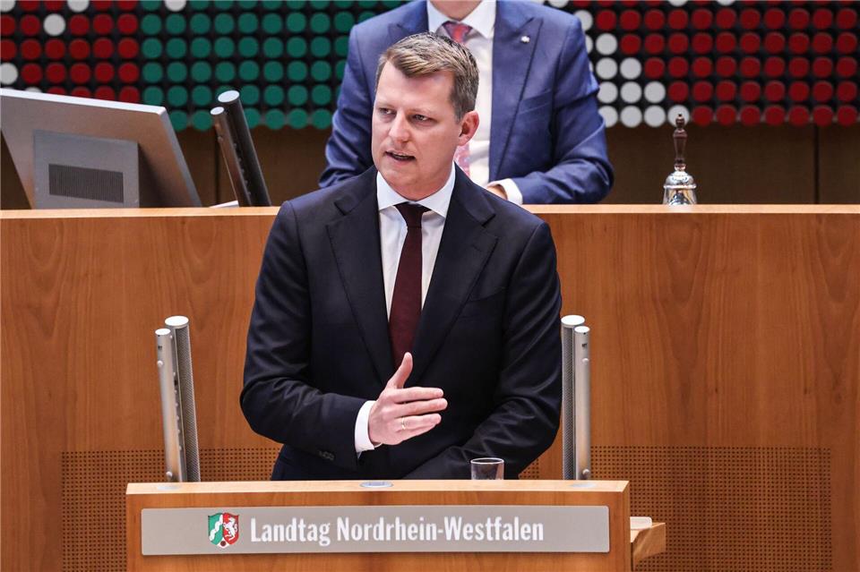 Die FDP warnt, dass Klassenarbeiten künftig auch auf Arabisch geschrieben werden könnten. (Archivbild)Oliver Berg/dpa