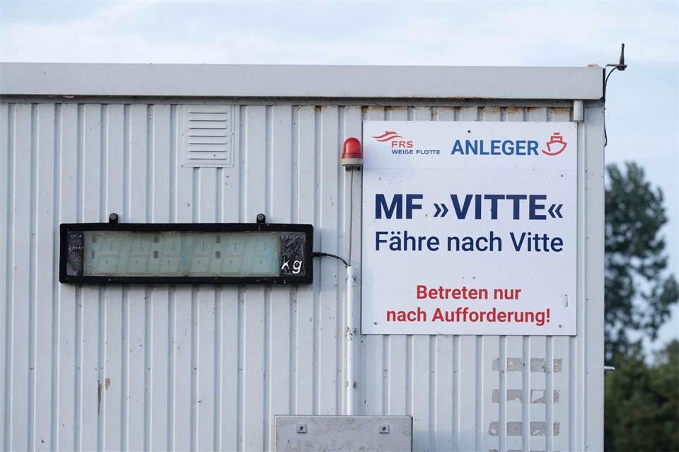 Die Fähre „Vitte“ fährt seit vielen Jahren zwischen Rügen und Hiddensee.Stefan Sauer/dpa
