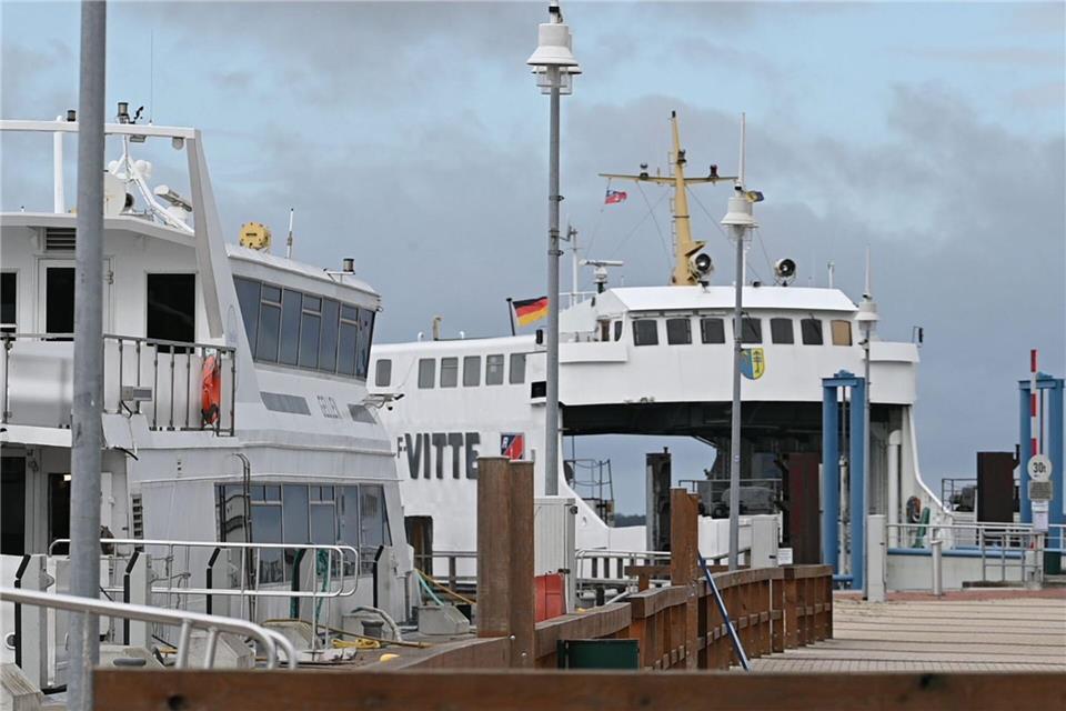 Die Fähre „Vitte“ stellte, nachdem sie am Dienstagvormittag von Hiddensee nach Rügen gefahren war, den Betrieb ein.Stefan Sauer/dpa