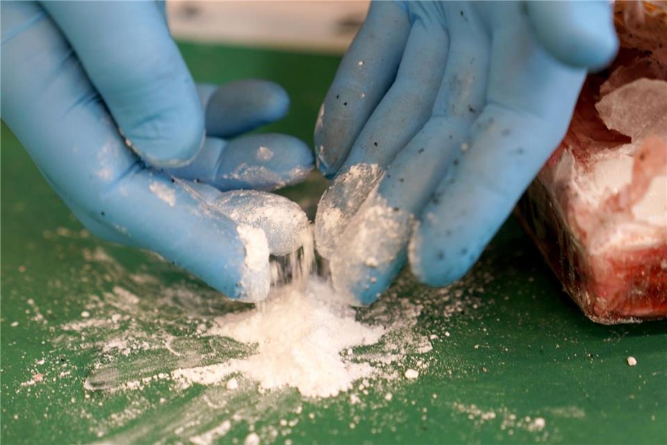 Die Fahnder stellten mehrere Kilogramm verschiedener Rauschmittel sicher, darunter Kokain und Amphetamin. (Symbolbild)Marcus Brandt/dpa