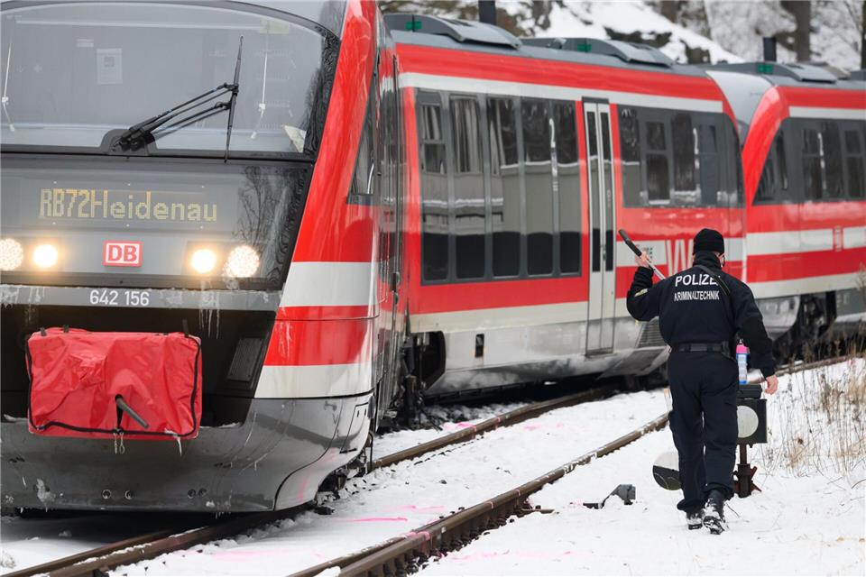 Die Fahrgäste blieben unverletzt.Robert Michael/dpa