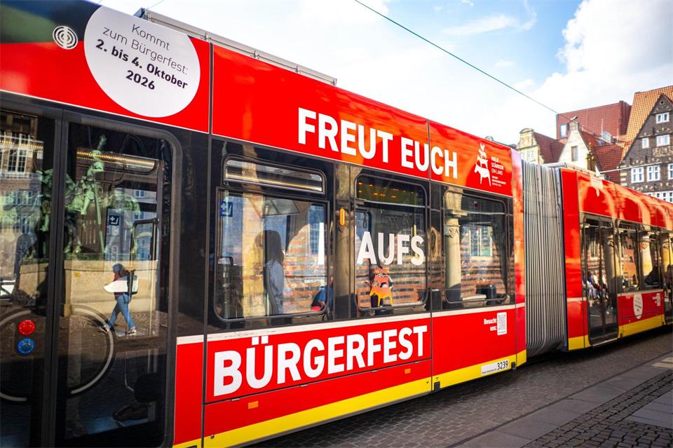 Die Fahrt mit Bus und Bahn ist an den drei Tagen kostenlos.Sina Schuldt/dpa