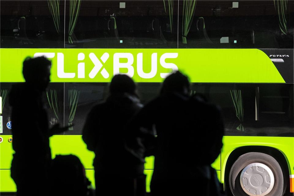 Per Flixbus direkt von Bayern nach London Die Fahrt mit dem Bus dauert laut Anbieter gut 22 Stunden. (Archivbild)Sven Hoppe/dpa