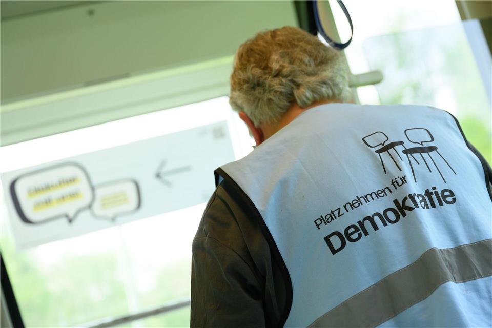 Die Fahrten finden regelmäßig dienstags zur Mittagszeit statt.Swen Pförtner/dpa