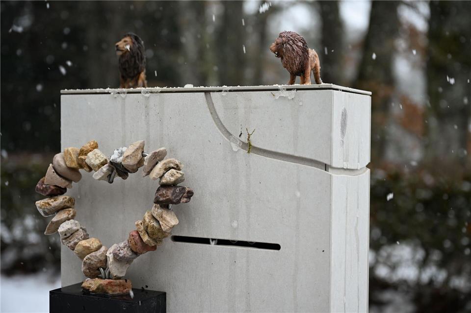 Die Familie hat das Design des Grabsteins mitgestaltet.Katharina Kausche/dpa