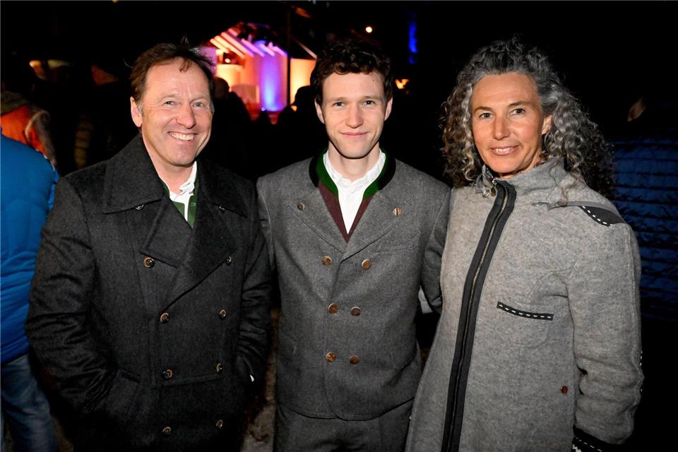 Die Familie von Laura Dahlmeier ist zu der feierlichen Veranstaltung gekommen.  Felix Hörhager/dpa