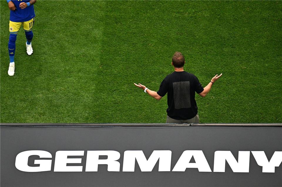 Die Fans haben gute Stimmung gemacht - so, dass Nagelsmann „dem einen oder anderen Namen auf dem Shirt noch mal belohnen“ wollte. Federico Gambarini/dpa