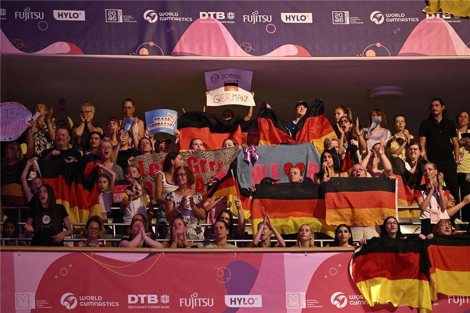 Die Fans sorgten beim Mehrkampf-Finale für eine Gänsehautatmosphäre.Marijan Murat/dpa