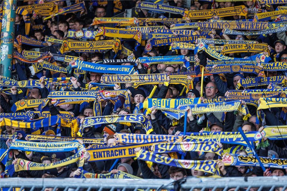 Die Fans von Eintracht Braunschweig dürfen einen Neuzugang begrüßen.Andreas Gora/dpa