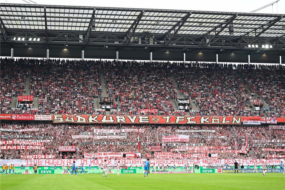 Die Fanszene des 1. FC Köln machte sich in der Vergangenheit immer wieder für den Erhalt des Geißbockheimes stark. (Archivbild) Ulrich Hufnagel/dpa